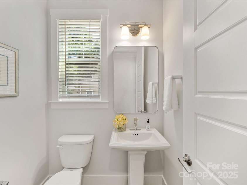 1409 Kenilworth Avenue, Charlotte, NC 28203.  MLS# CAR4233891, YatesRealty ID 10731. 