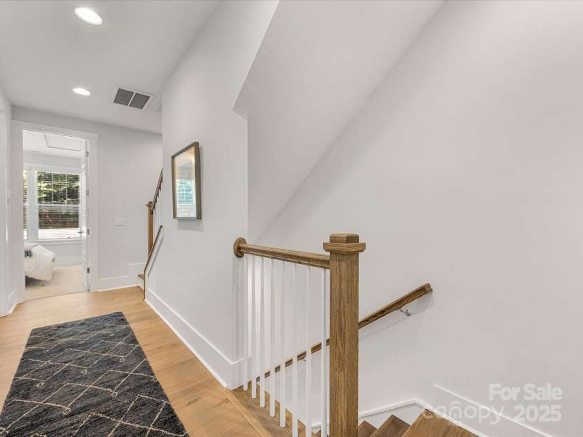 1409 Kenilworth Avenue, Charlotte, NC 28203.  MLS# CAR4233891, YatesRealty ID 10731. 