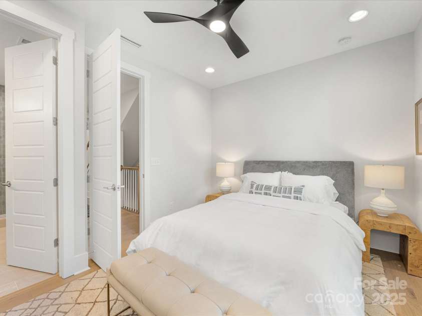 1409 Kenilworth Avenue, Charlotte, NC 28203.  MLS# CAR4233891, YatesRealty ID 10731. 
