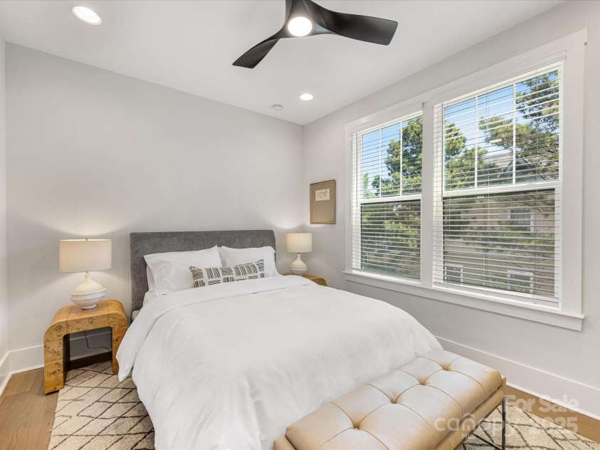 1409 Kenilworth Avenue, Charlotte, NC 28203.  MLS# CAR4233891, YatesRealty ID 10731. 