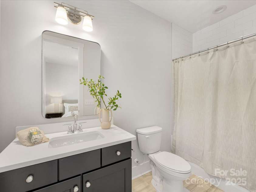1409 Kenilworth Avenue, Charlotte, NC 28203.  MLS# CAR4233891, YatesRealty ID 10731. 