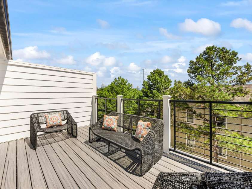 1409 Kenilworth Avenue, Charlotte, NC 28203.  MLS# CAR4233891, YatesRealty ID 10731. 