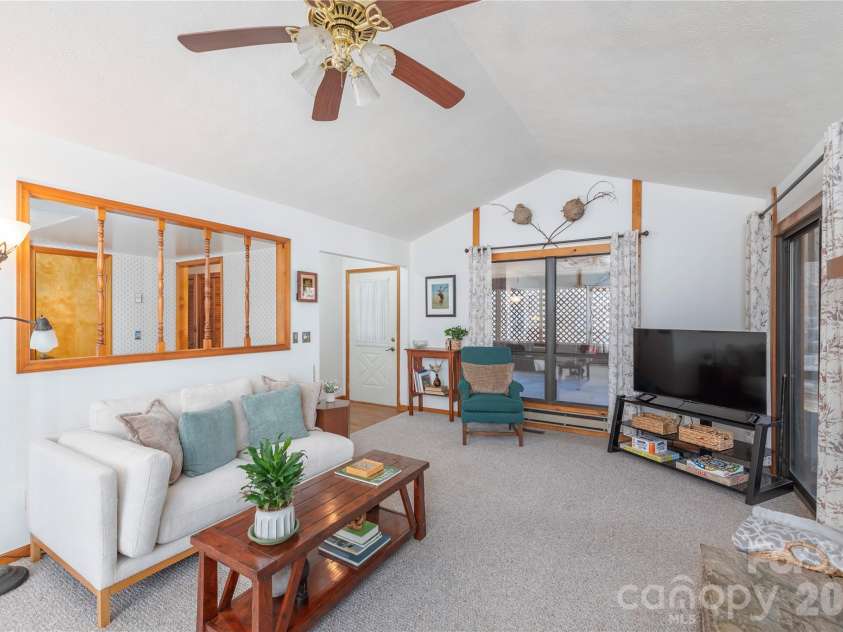 33 Ash Drive, Maggie Valley, NC 28751.  MLS# CAR4337276, YatesRealty ID 10732. 
