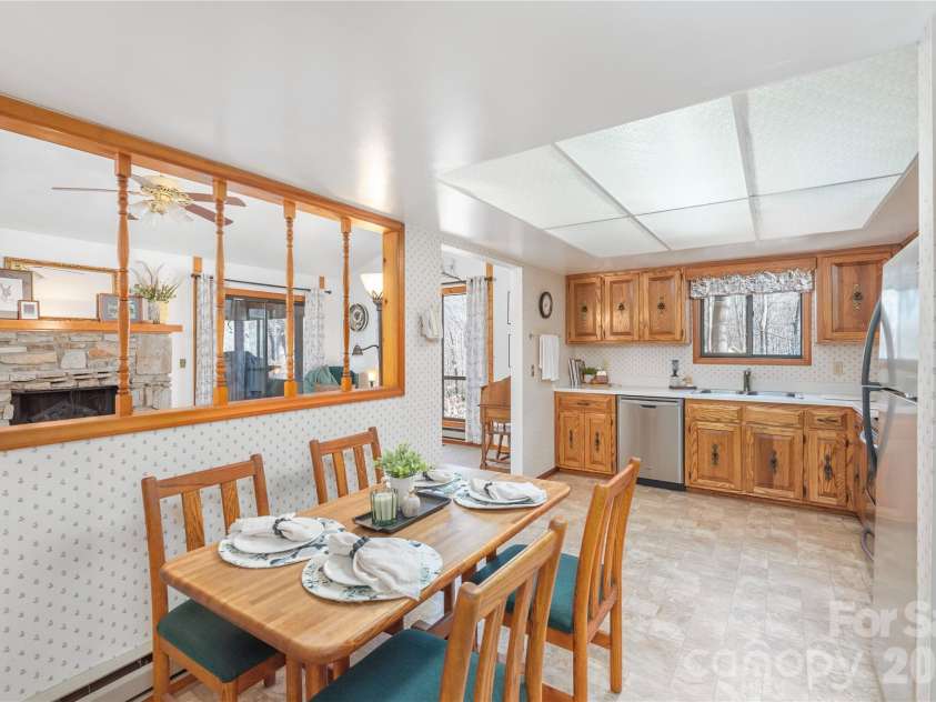 33 Ash Drive, Maggie Valley, NC 28751.  MLS# CAR4337276, YatesRealty ID 10732. 