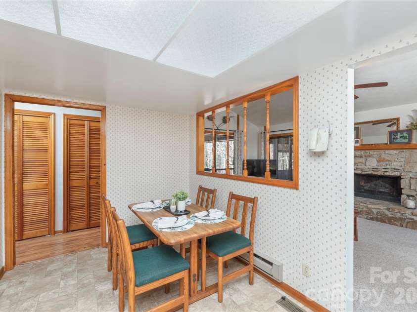 33 Ash Drive, Maggie Valley, NC 28751.  MLS# CAR4337276, YatesRealty ID 10732. 