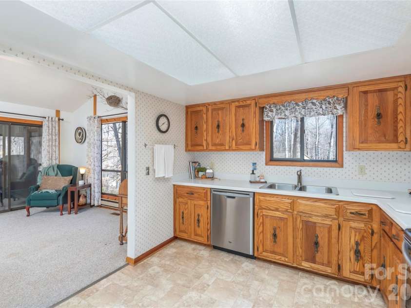 33 Ash Drive, Maggie Valley, NC 28751.  MLS# CAR4337276, YatesRealty ID 10732. 