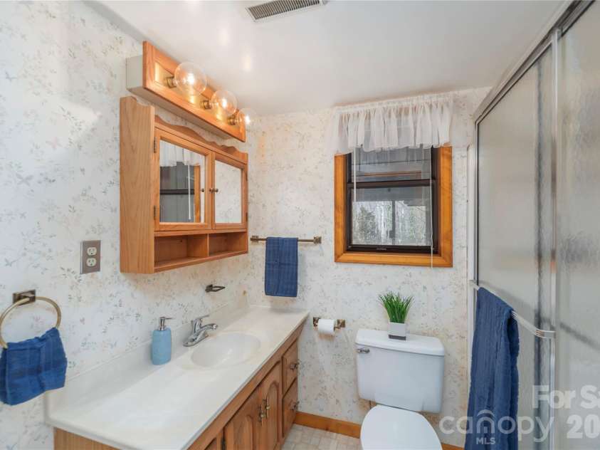 33 Ash Drive, Maggie Valley, NC 28751.  MLS# CAR4337276, YatesRealty ID 10732. 