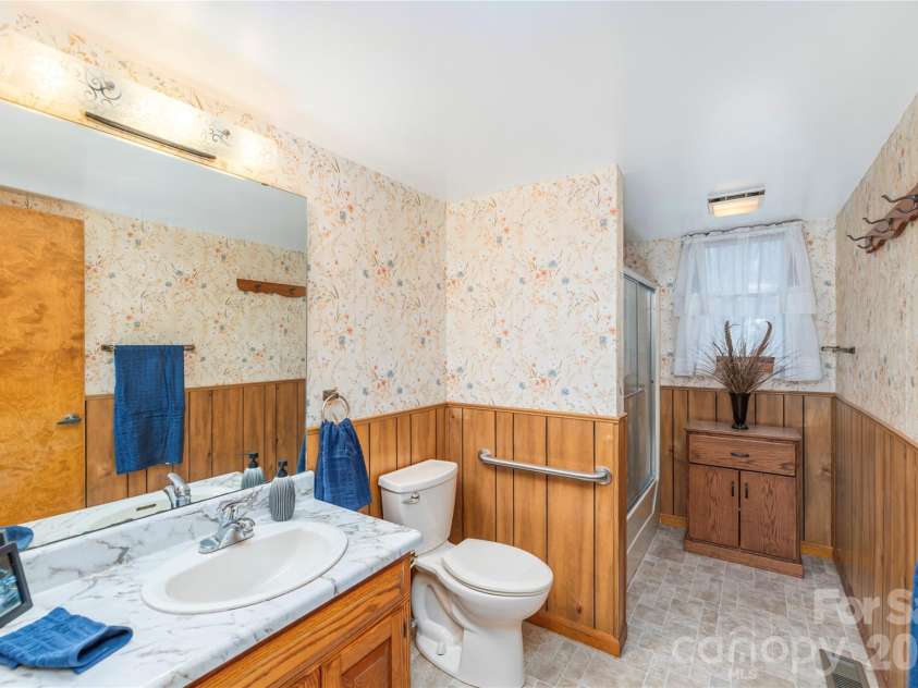 33 Ash Drive, Maggie Valley, NC 28751.  MLS# CAR4337276, YatesRealty ID 10732. 