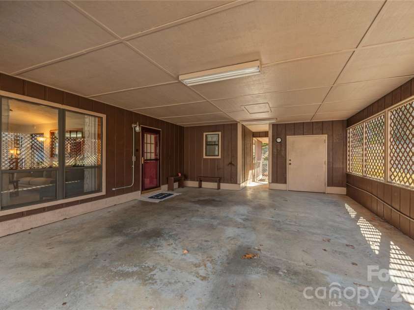 33 Ash Drive, Maggie Valley, NC 28751.  MLS# CAR4337276, YatesRealty ID 10732. 