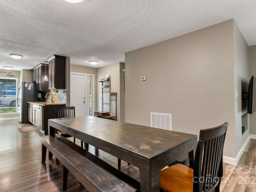 4340 Center Street, Hickory, NC 28601.  MLS# CAR4296561, YatesRealty ID 10732. 