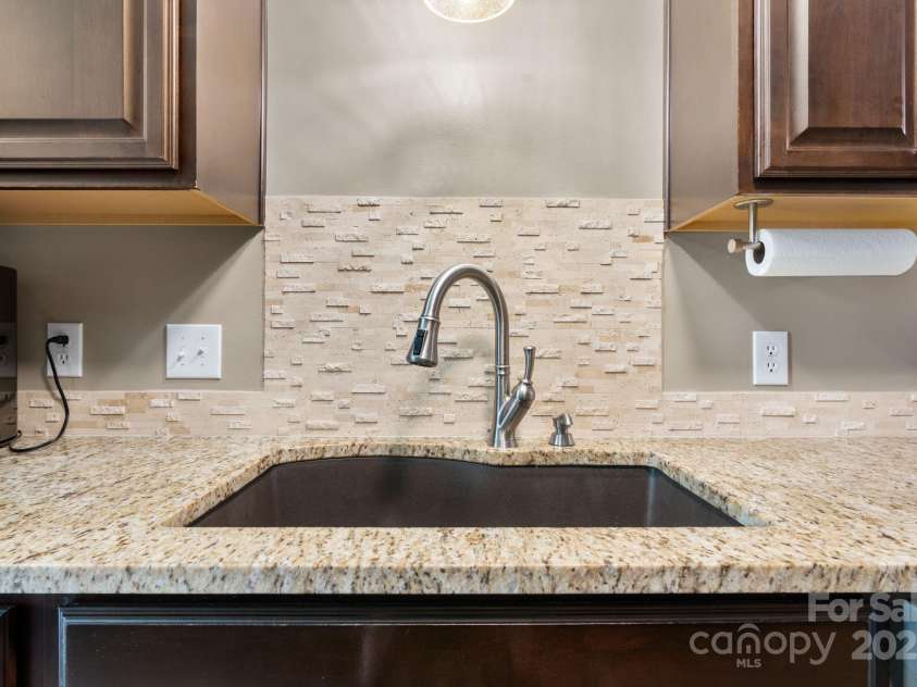 4340 Center Street, Hickory, NC 28601.  MLS# CAR4296561, YatesRealty ID 10732. 