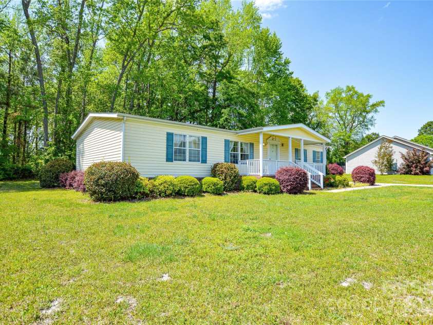 175 Hunters Landing Drive, Smithfield, NC 27577.  MLS# CAR4254718, YatesRealty ID 10733. 