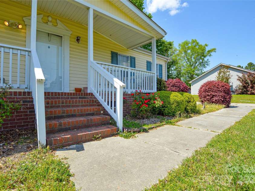175 Hunters Landing Drive, Smithfield, NC 27577.  MLS# CAR4254718, YatesRealty ID 10733. 
