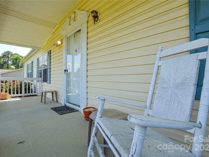 175 Hunters Landing Drive, Smithfield, NC 27577.  MLS# CAR4254718, YatesRealty ID 10733. 