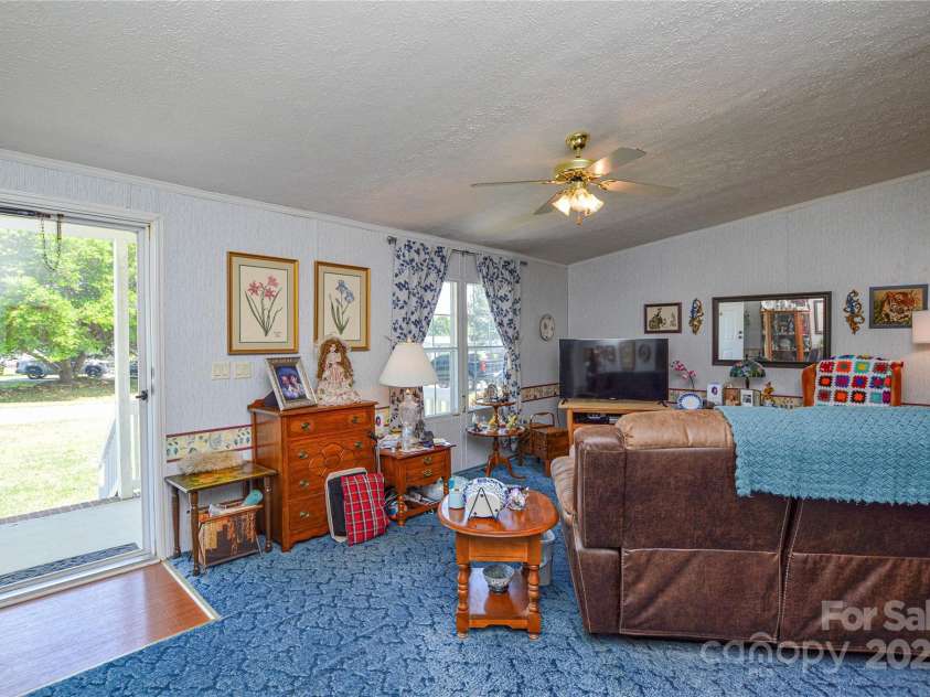 175 Hunters Landing Drive, Smithfield, NC 27577.  MLS# CAR4254718, YatesRealty ID 10733. 