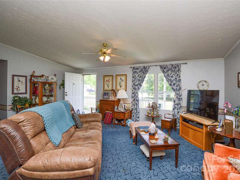 175 Hunters Landing Drive, Smithfield, NC 27577.  MLS# CAR4254718, YatesRealty ID 10733. 