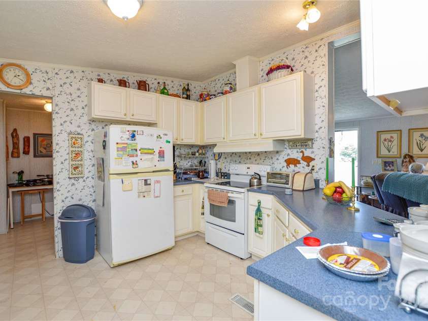 175 Hunters Landing Drive, Smithfield, NC 27577.  MLS# CAR4254718, YatesRealty ID 10733. 