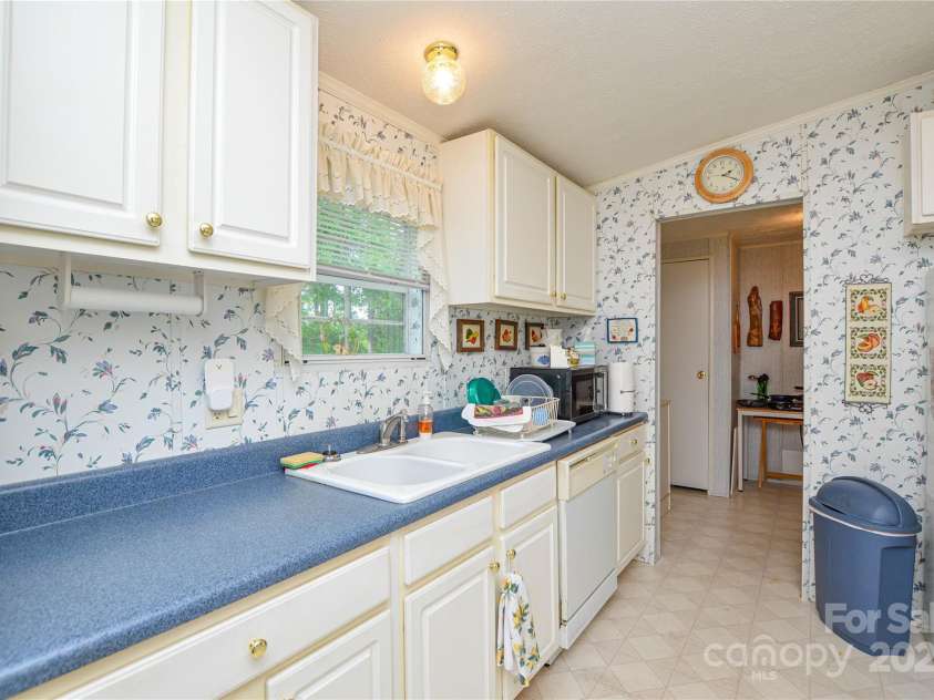 175 Hunters Landing Drive, Smithfield, NC 27577.  MLS# CAR4254718, YatesRealty ID 10733. 