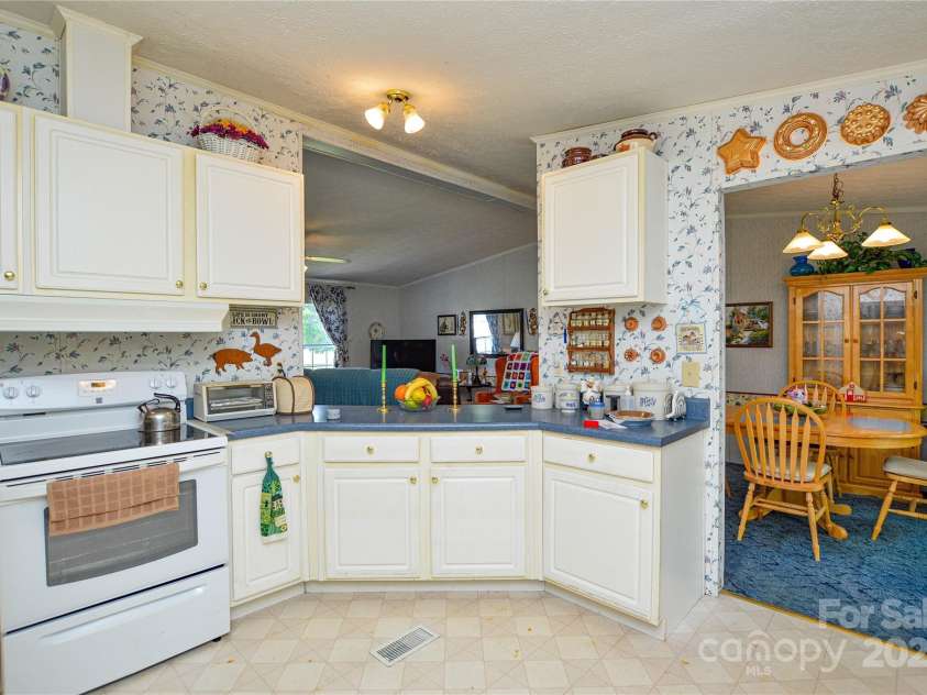175 Hunters Landing Drive, Smithfield, NC 27577.  MLS# CAR4254718, YatesRealty ID 10733. 