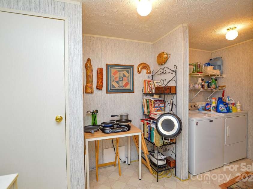 175 Hunters Landing Drive, Smithfield, NC 27577.  MLS# CAR4254718, YatesRealty ID 10733. 