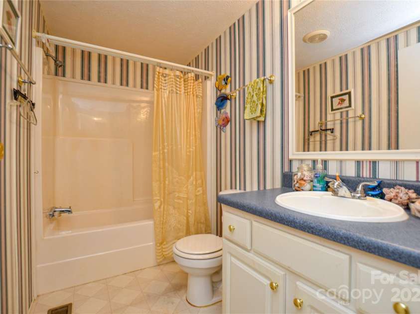 175 Hunters Landing Drive, Smithfield, NC 27577.  MLS# CAR4254718, YatesRealty ID 10733. 