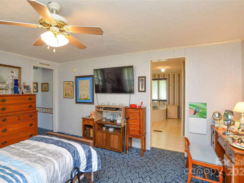 175 Hunters Landing Drive, Smithfield, NC 27577.  MLS# CAR4254718, YatesRealty ID 10733. 