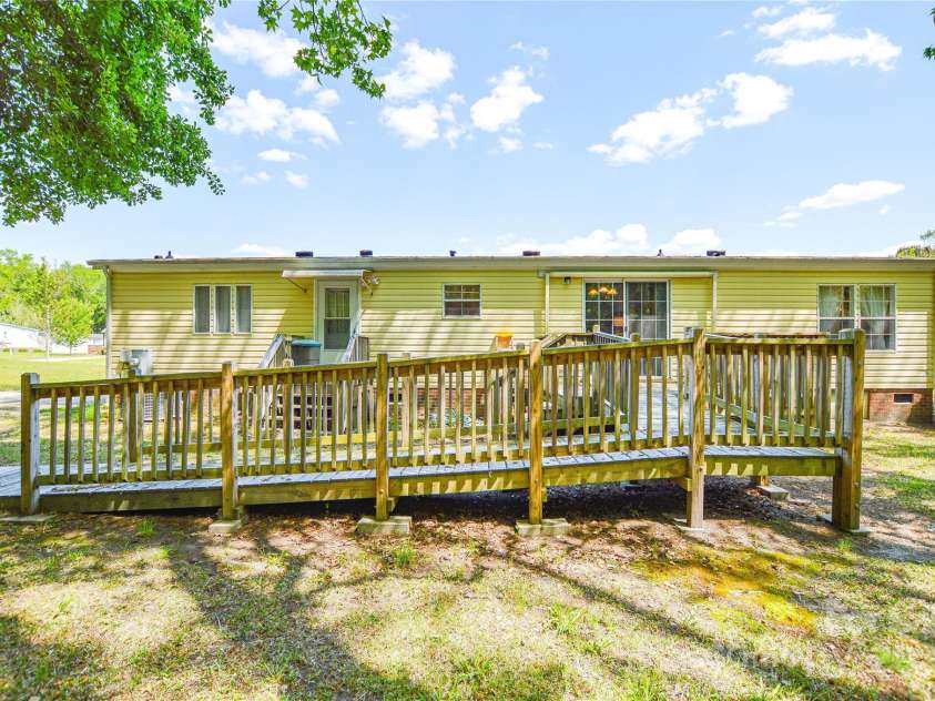 175 Hunters Landing Drive, Smithfield, NC 27577.  MLS# CAR4254718, YatesRealty ID 10733. 