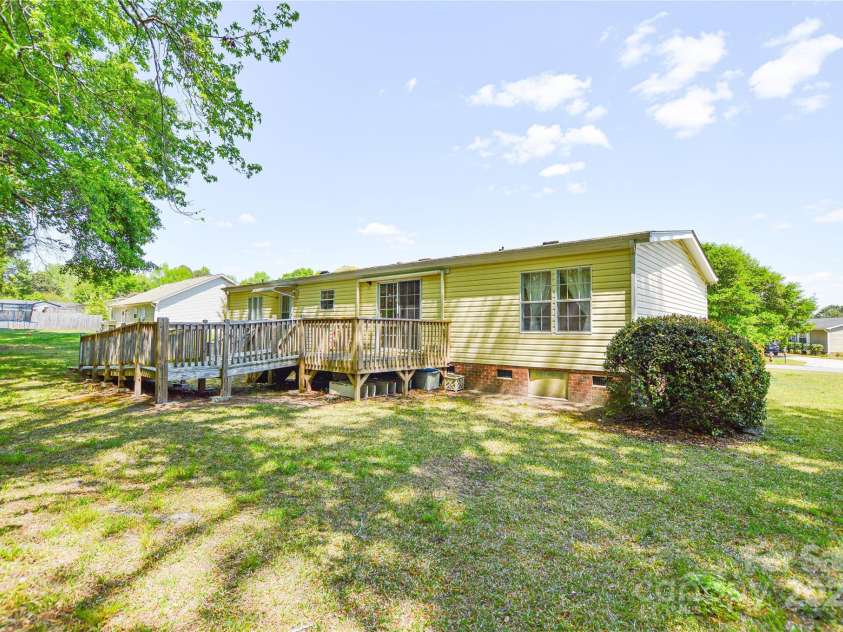 175 Hunters Landing Drive, Smithfield, NC 27577.  MLS# CAR4254718, YatesRealty ID 10733. 