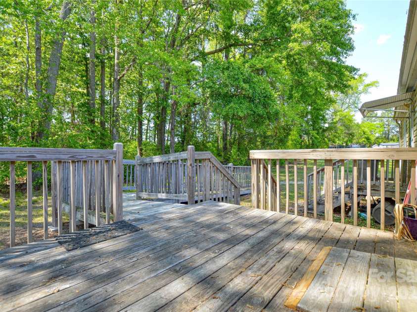 175 Hunters Landing Drive, Smithfield, NC 27577.  MLS# CAR4254718, YatesRealty ID 10733. 