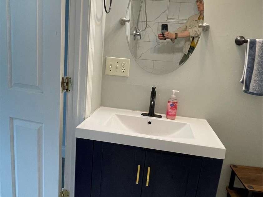 106 Gibbs Street, Dallas, NC 28034.  MLS# CAR4298003, YatesRealty ID 10734. Bathroom