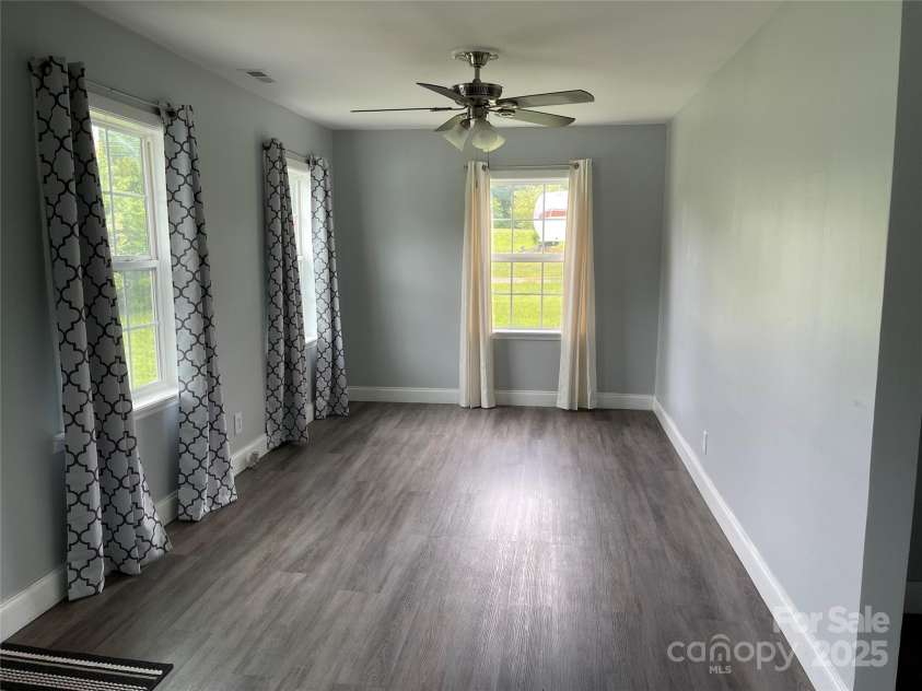 106 Gibbs Street, Dallas, NC 28034.  MLS# CAR4298003, YatesRealty ID 10734. Living room