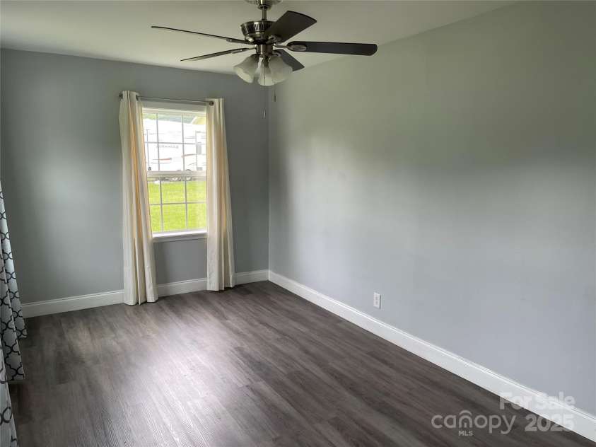 106 Gibbs Street, Dallas, NC 28034.  MLS# CAR4298003, YatesRealty ID 10734. Living room