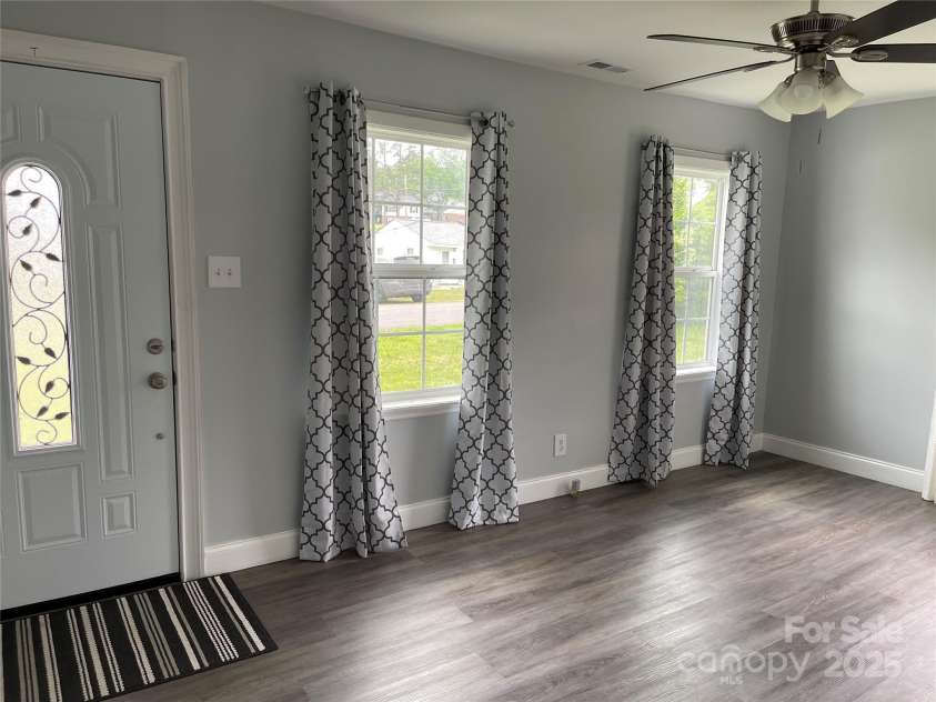 106 Gibbs Street, Dallas, NC 28034.  MLS# CAR4298003, YatesRealty ID 10734. Living room / Front Door