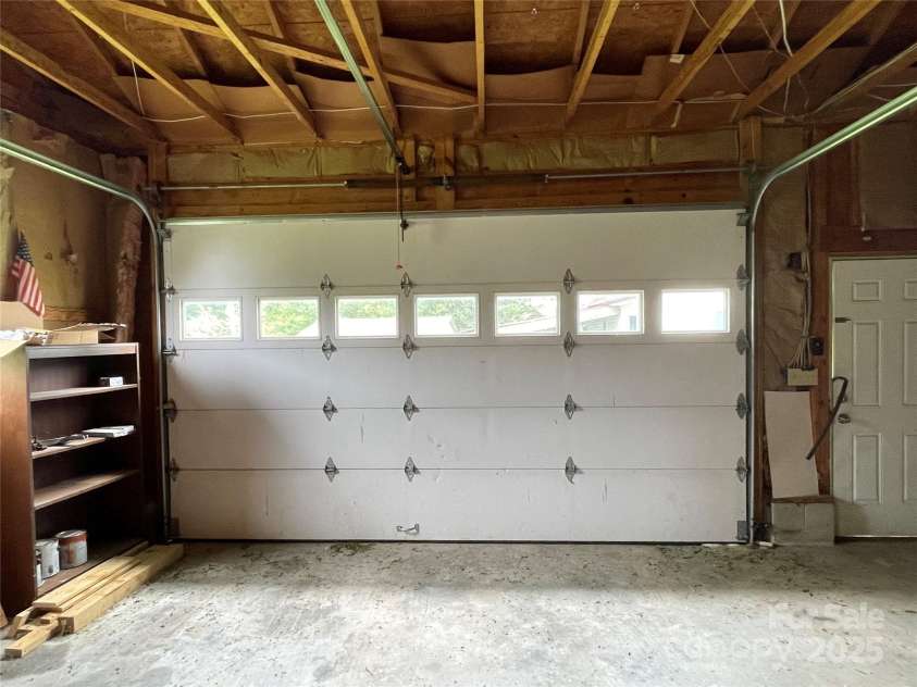 106 Gibbs Street, Dallas, NC 28034.  MLS# CAR4298003, YatesRealty ID 10734. Oversized Garage