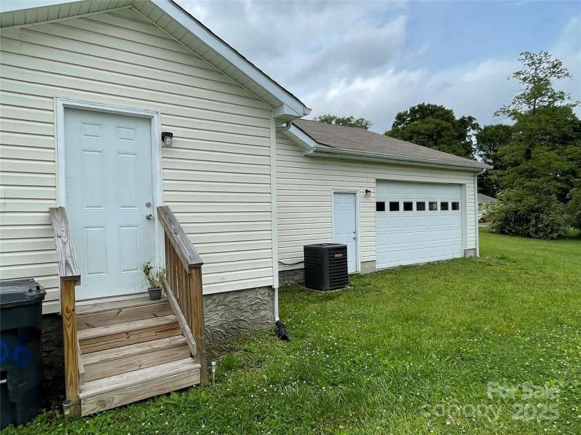 106 Gibbs Street, Dallas, NC 28034.  MLS# CAR4298003, YatesRealty ID 10734. Side of House