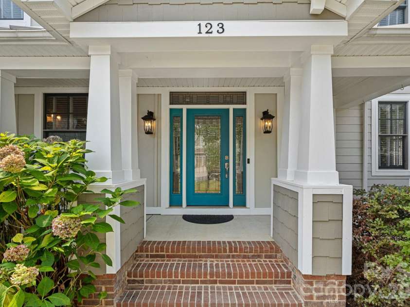 123 Hedgewood Drive, Mooresville, NC 28115.  MLS# CAR4361245, YatesRealty ID 10735. 