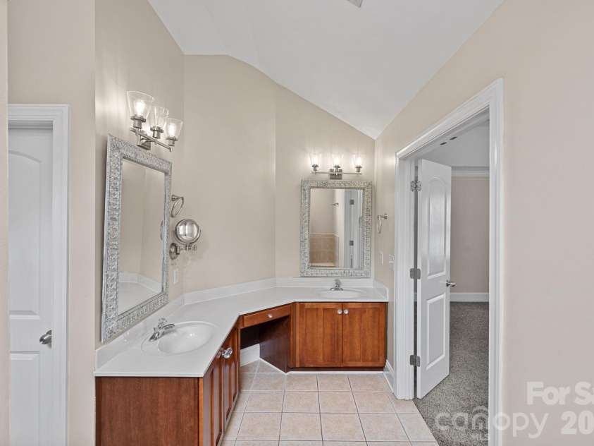 123 Hedgewood Drive, Mooresville, NC 28115.  MLS# CAR4361245, YatesRealty ID 10735. 