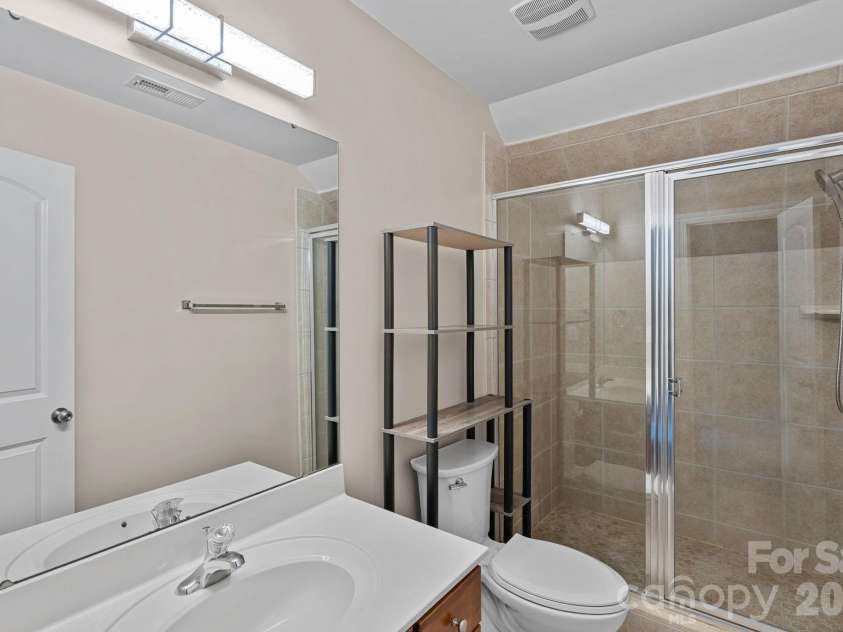 123 Hedgewood Drive, Mooresville, NC 28115.  MLS# CAR4361245, YatesRealty ID 10735. 