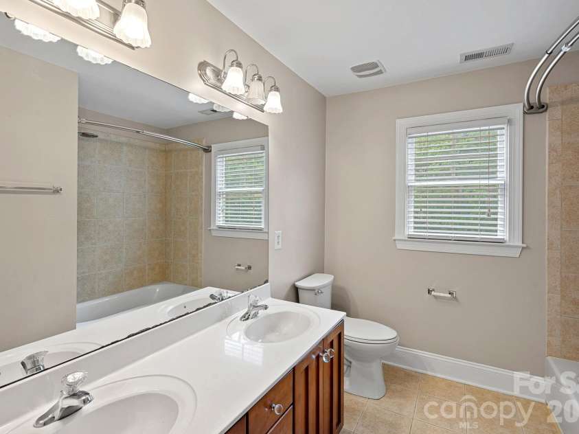 123 Hedgewood Drive, Mooresville, NC 28115.  MLS# CAR4361245, YatesRealty ID 10735. 