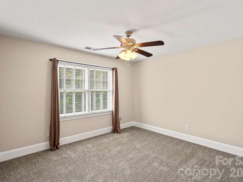123 Hedgewood Drive, Mooresville, NC 28115.  MLS# CAR4361245, YatesRealty ID 10735. 