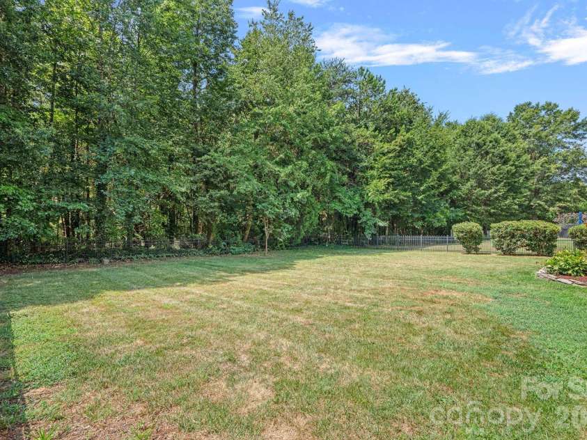 123 Hedgewood Drive, Mooresville, NC 28115.  MLS# CAR4361245, YatesRealty ID 10735. 