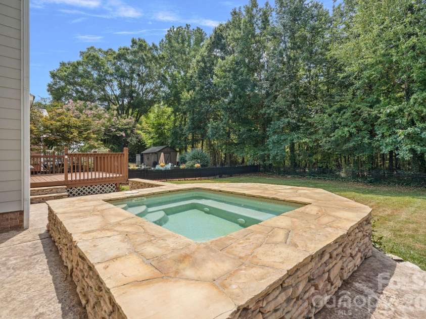 123 Hedgewood Drive, Mooresville, NC 28115.  MLS# CAR4361245, YatesRealty ID 10735. 