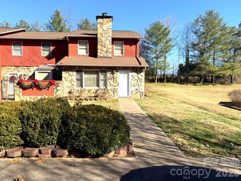 14 Stonelake Drive, Granite Falls, NC 28630.  MLS# CAR4342258, YatesRealty ID 10736. 