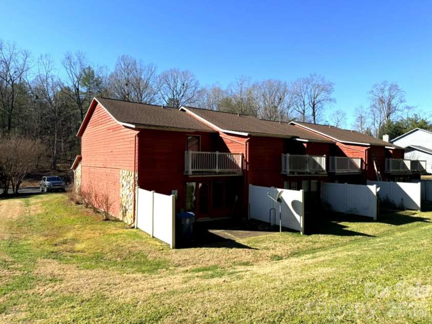 14 Stonelake Drive, Granite Falls, NC 28630.  MLS# CAR4342258, YatesRealty ID 10736. 