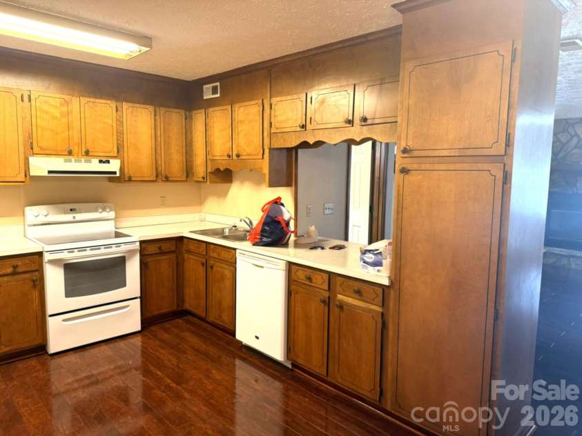 14 Stonelake Drive, Granite Falls, NC 28630.  MLS# CAR4342258, YatesRealty ID 10736. 