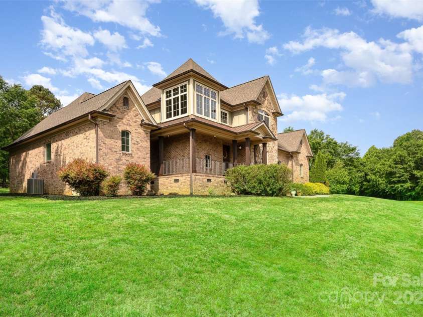 1010 Nutall Oak Lane, Belmont, NC 28012.  MLS# CAR4255275, YatesRealty ID 10738. 