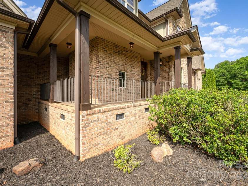 1010 Nutall Oak Lane, Belmont, NC 28012.  MLS# CAR4255275, YatesRealty ID 10738. 