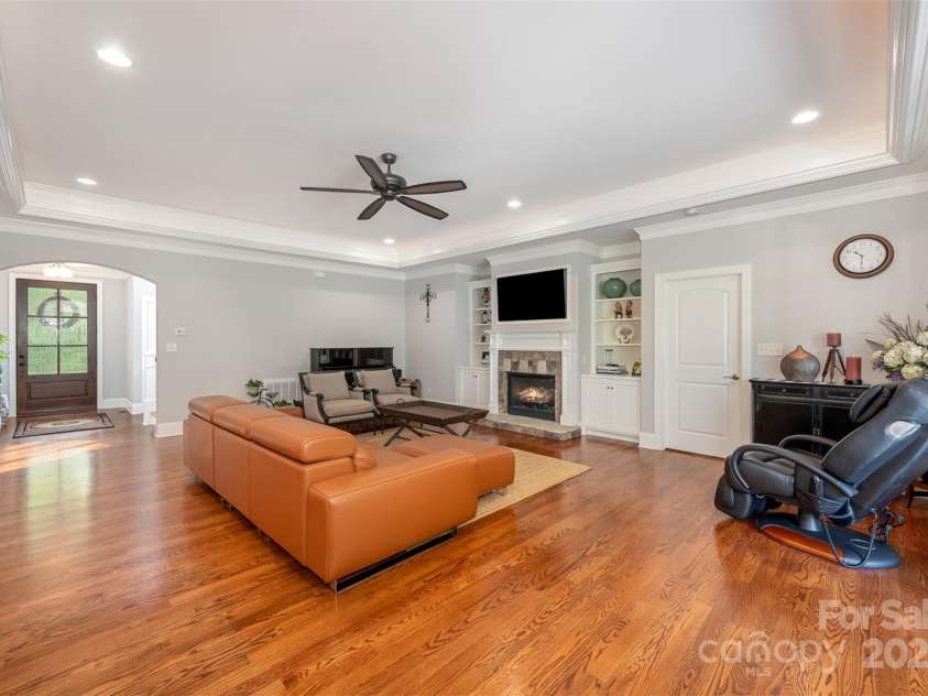 1010 Nutall Oak Lane, Belmont, NC 28012.  MLS# CAR4255275, YatesRealty ID 10738. 