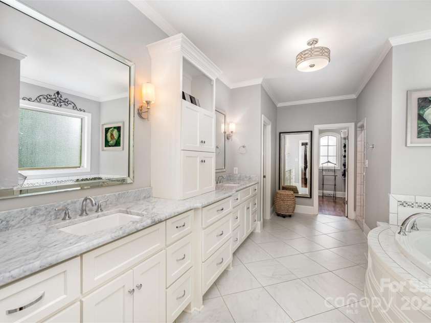 1010 Nutall Oak Lane, Belmont, NC 28012.  MLS# CAR4255275, YatesRealty ID 10738. 