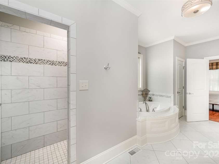 1010 Nutall Oak Lane, Belmont, NC 28012.  MLS# CAR4255275, YatesRealty ID 10738. 